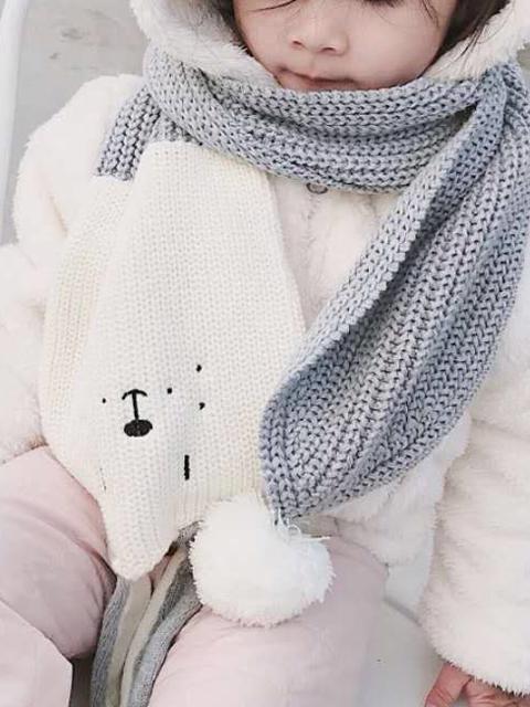 Poza produs Fular tricotat "Cute Rabbit" cu urechi aplicate